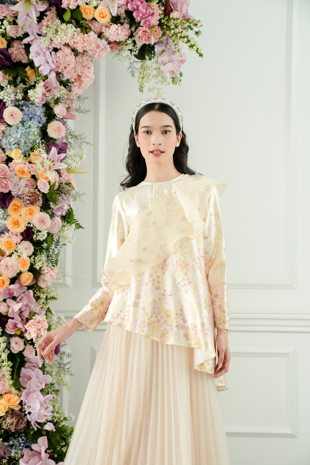 Anyelir Blouse With Embellishment Karavia