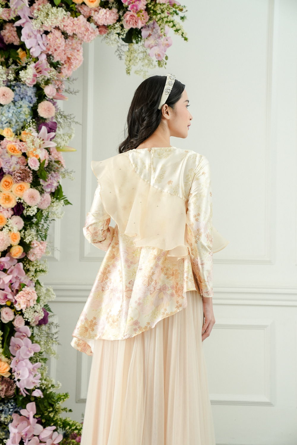 Anyelir Blouse With Embellishment Karavia