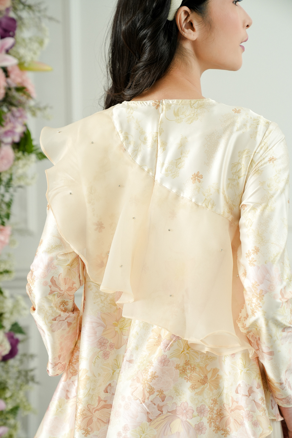 Anyelir Blouse With Embellishment Karavia