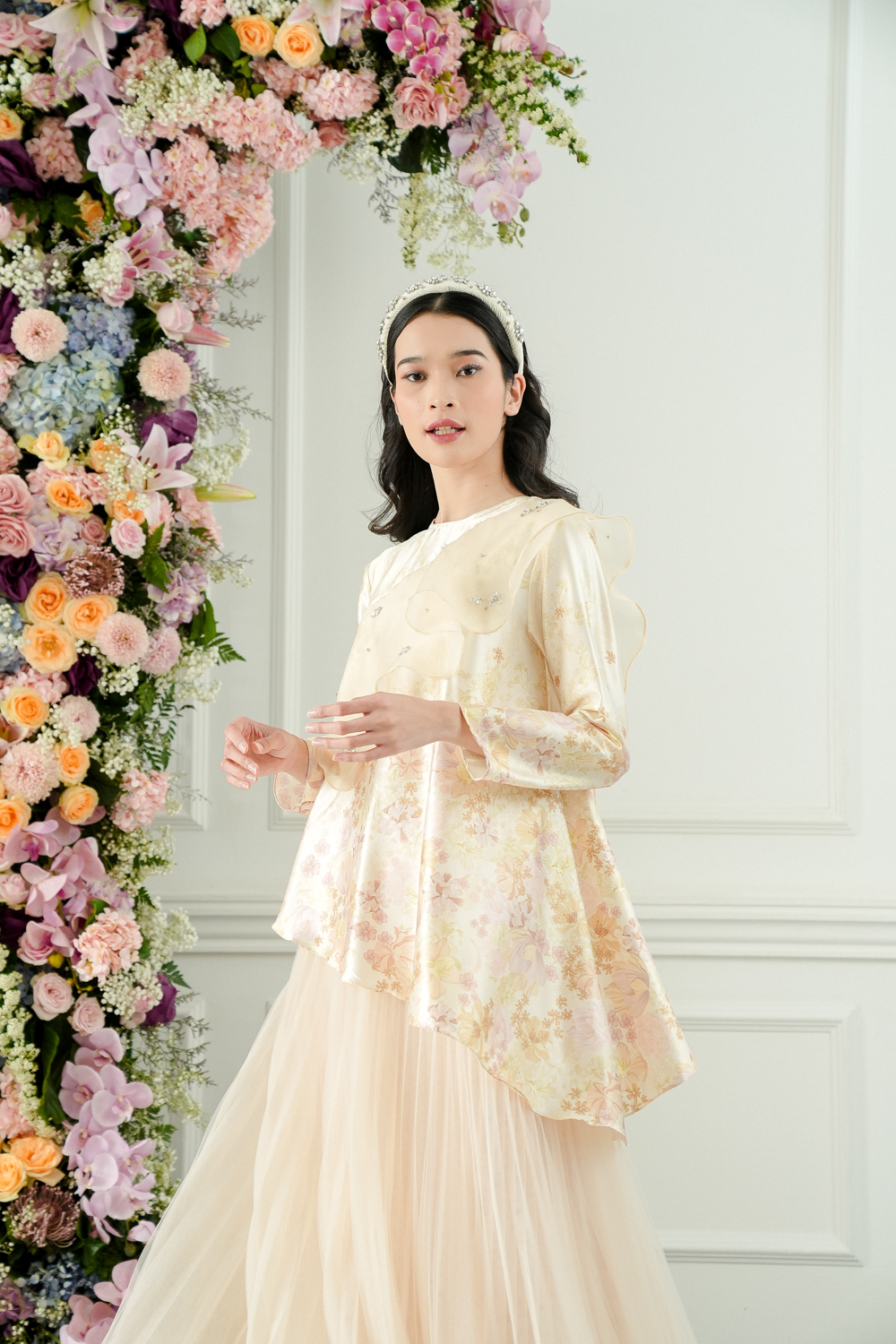 Anyelir Blouse With Embellishment Karavia