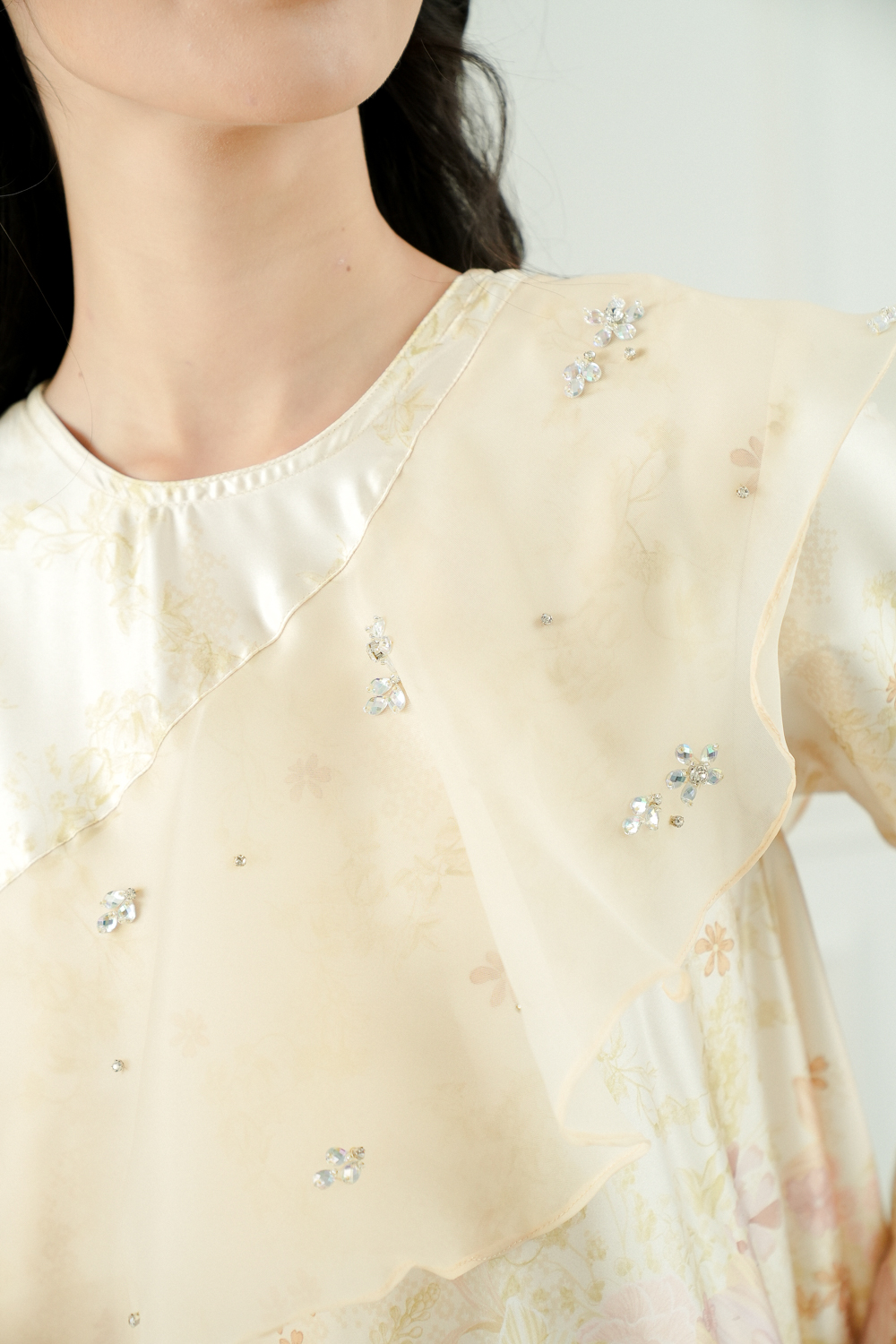 Anyelir Blouse With Embellishment Karavia