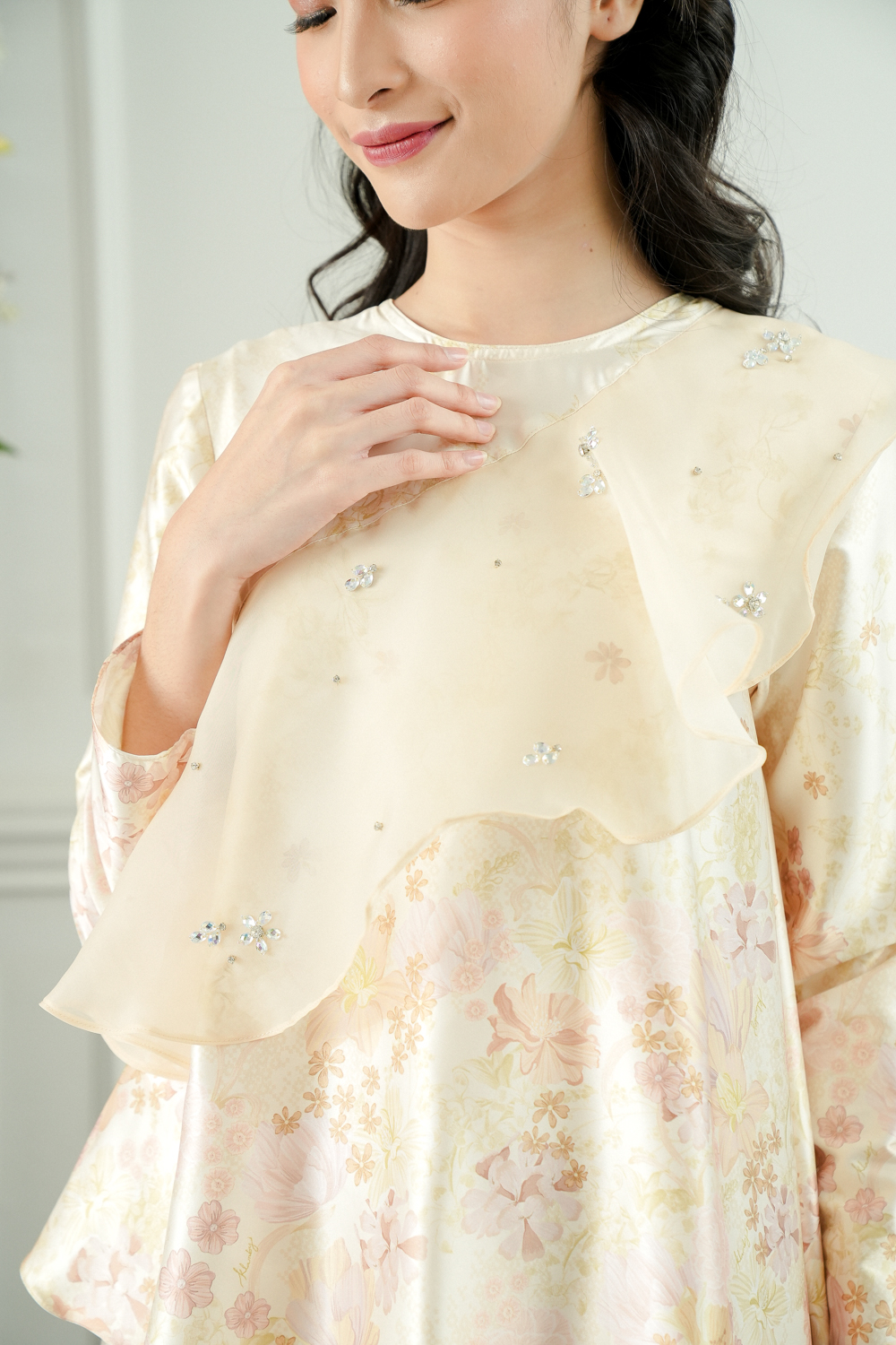 Anyelir Blouse With Embellishment Karavia
