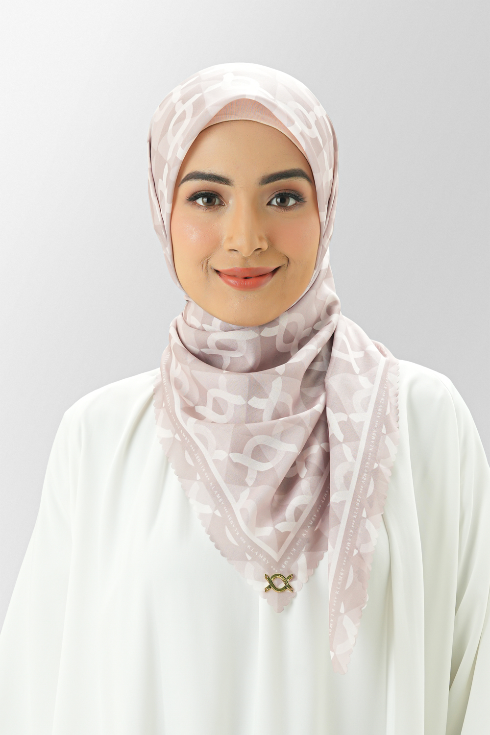 Grande Monogram Scarf II (Minor)