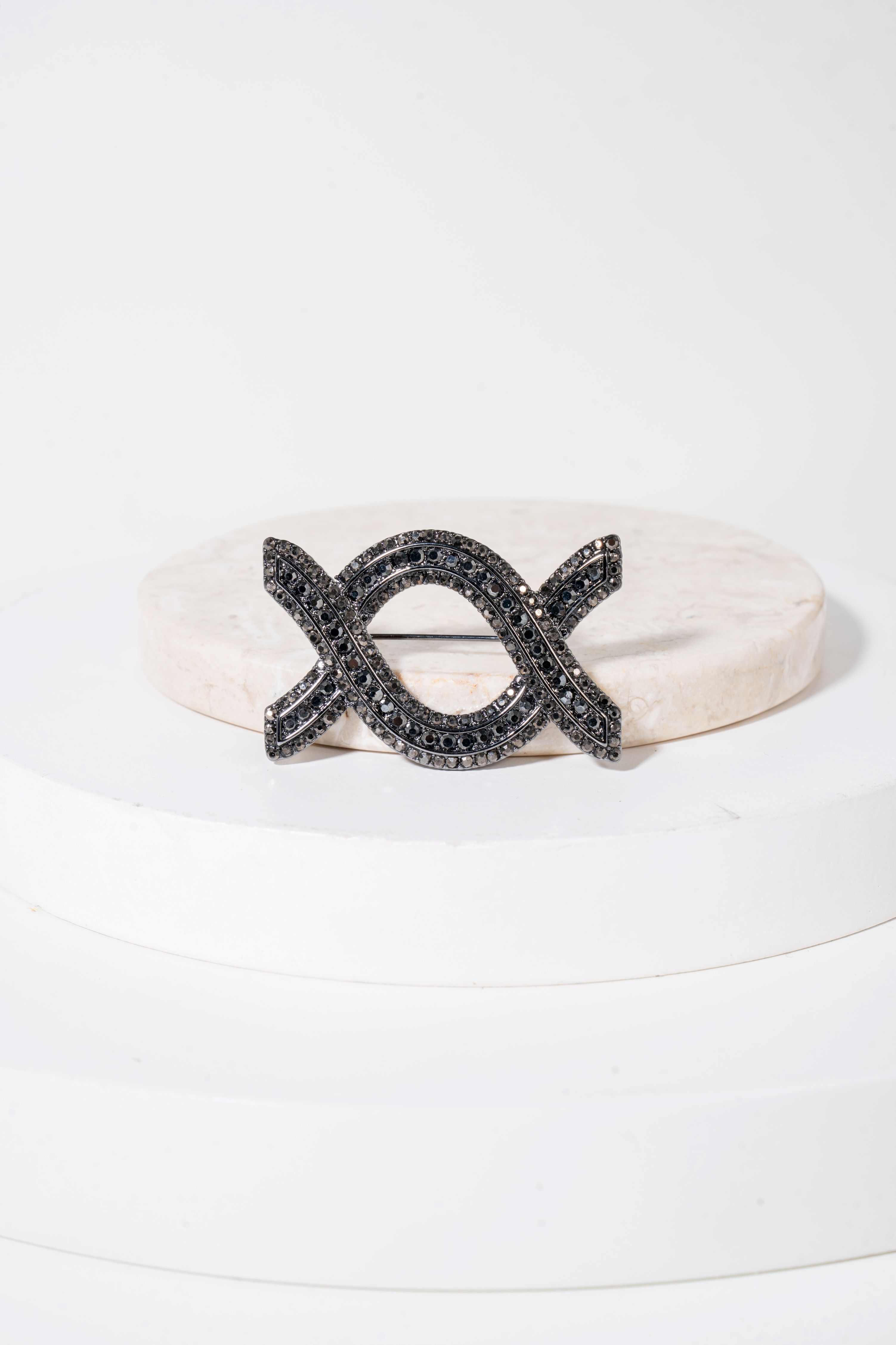 Stella Brooch Black