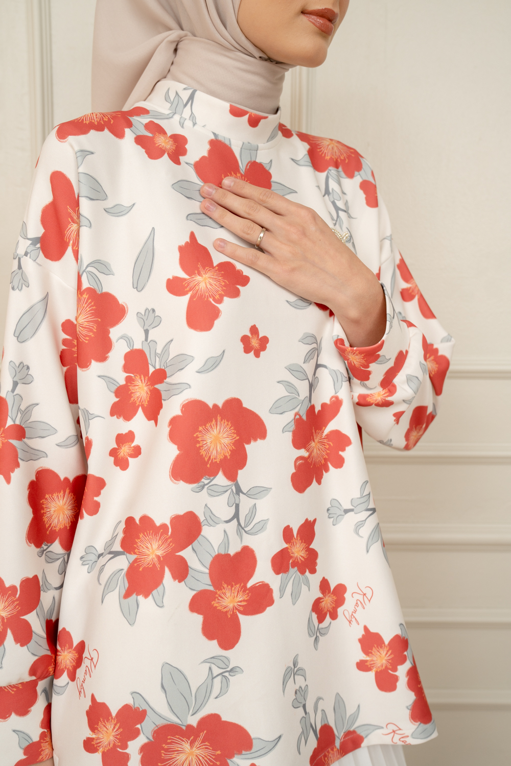Cecile Sweatshirt (Minor) Junie