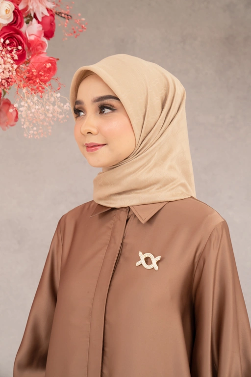 Image of Plain Scarf Monogram Chain