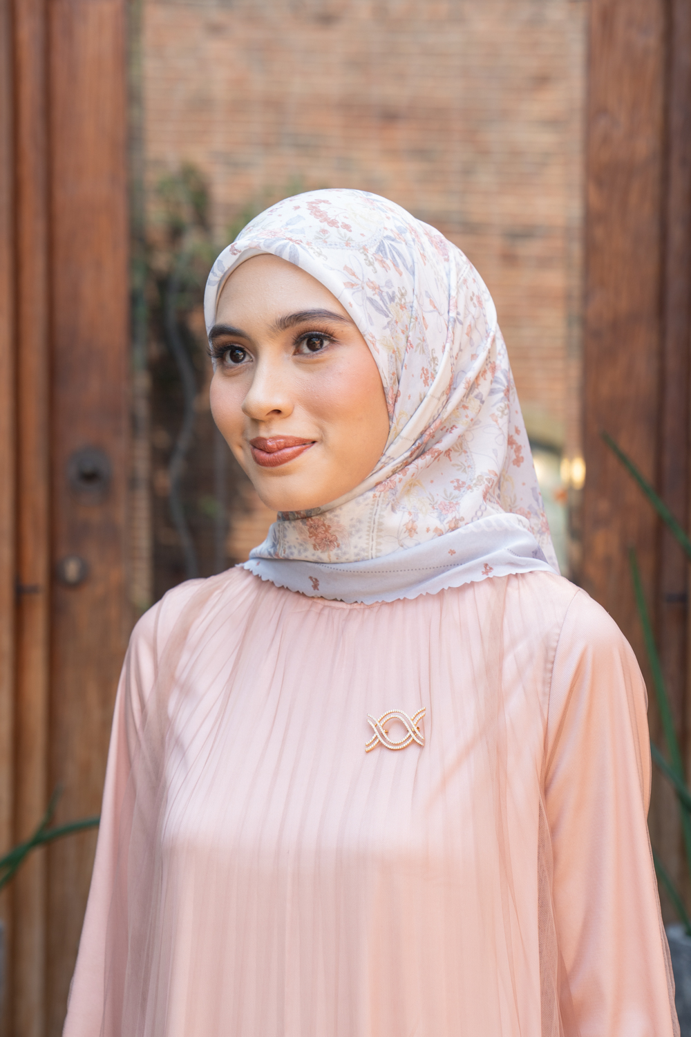 Jennia Scarf