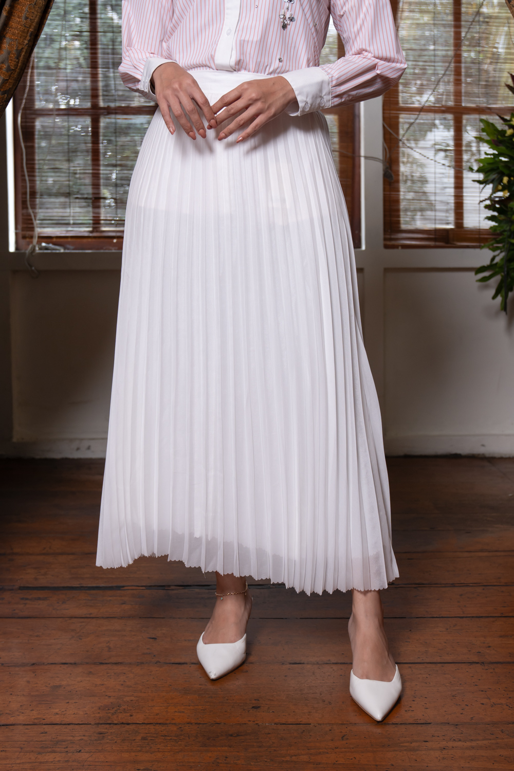 Elle Pleated Skirt White