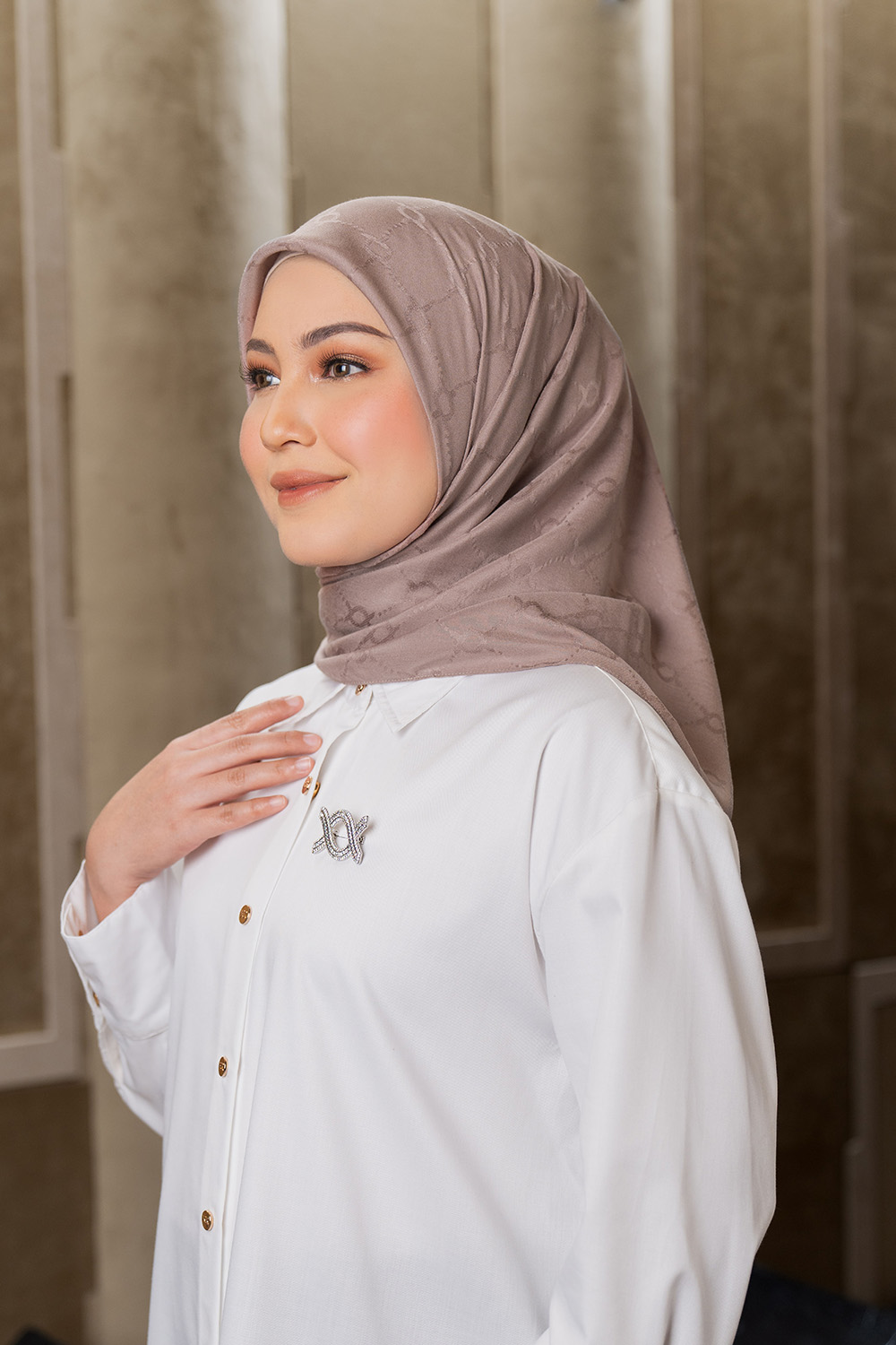 Plain Scarf Monogram Chain 2.0