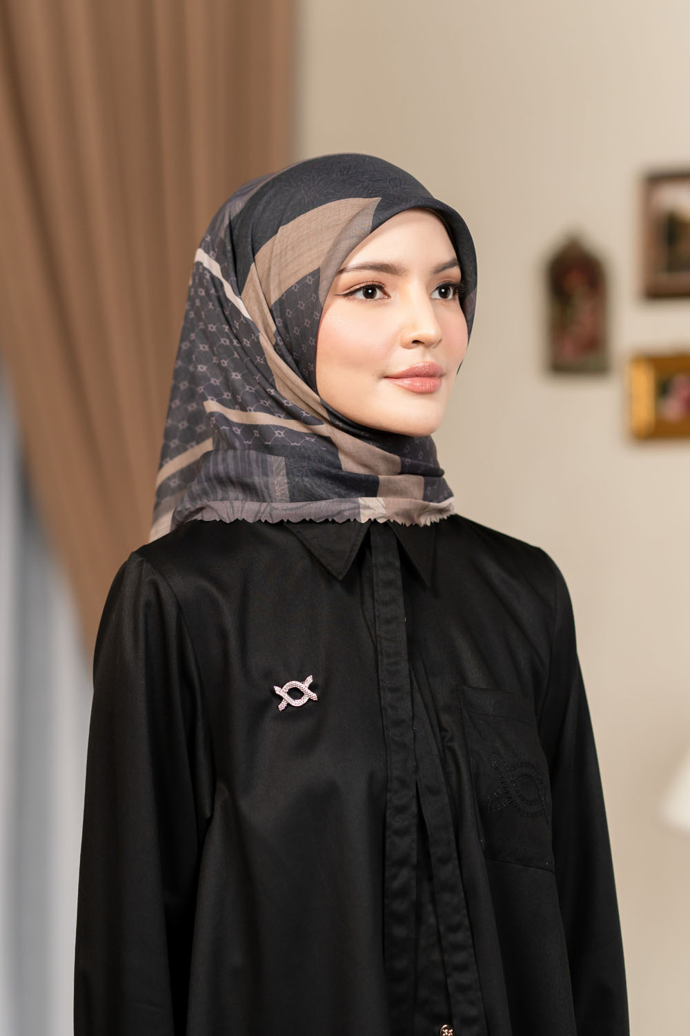 Tiani Scarf