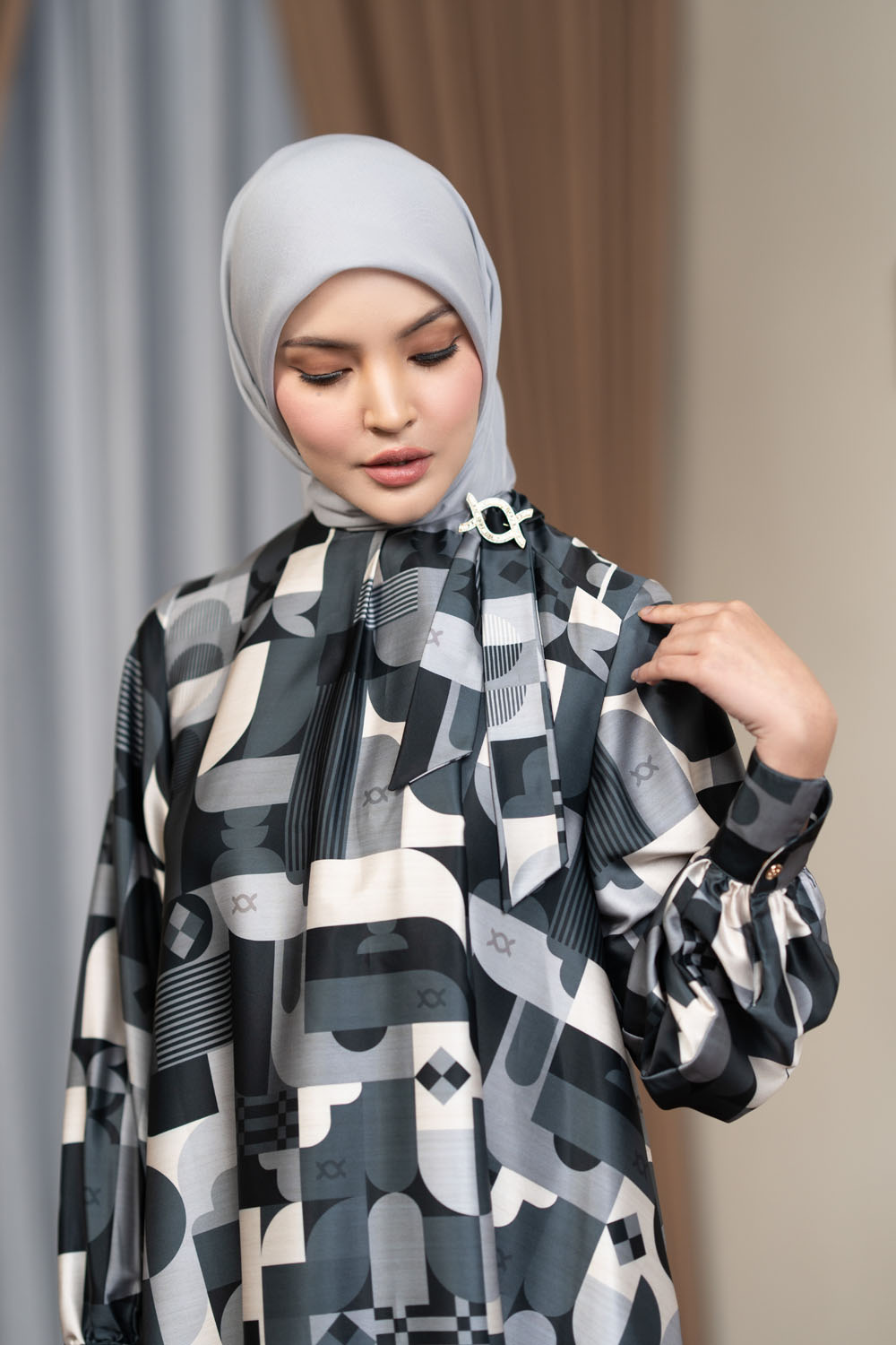 Gradine Blouse (Minor) Dark Luxury