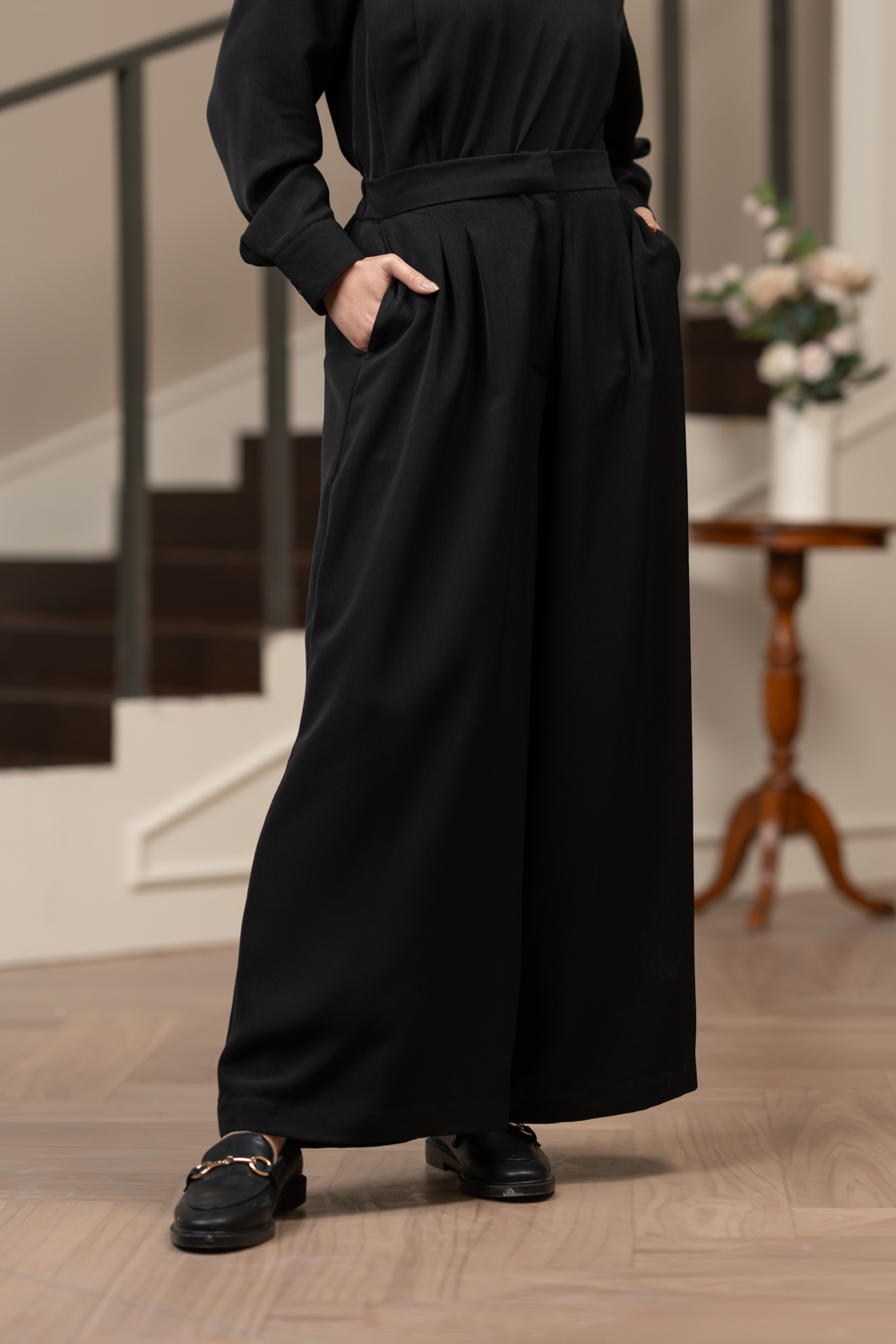 Crestella Pants Raven
