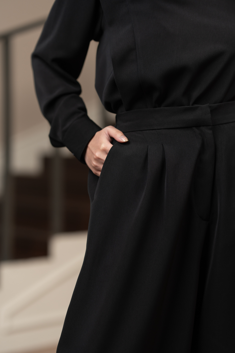 Crestella Pants Raven