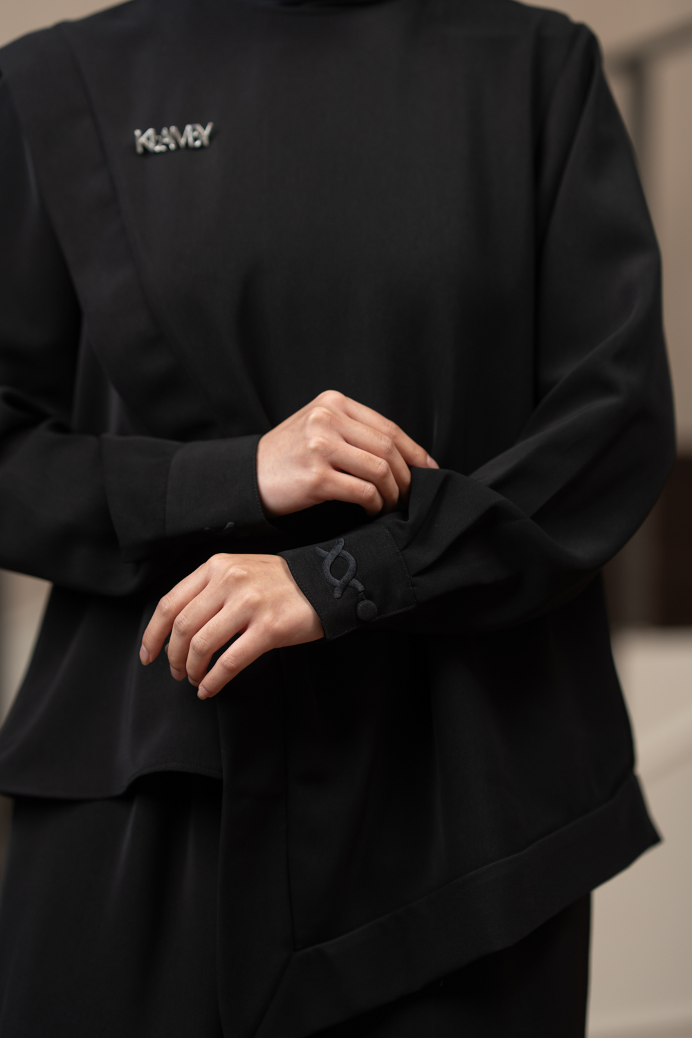 Crestella Blouse (Minor) Raven