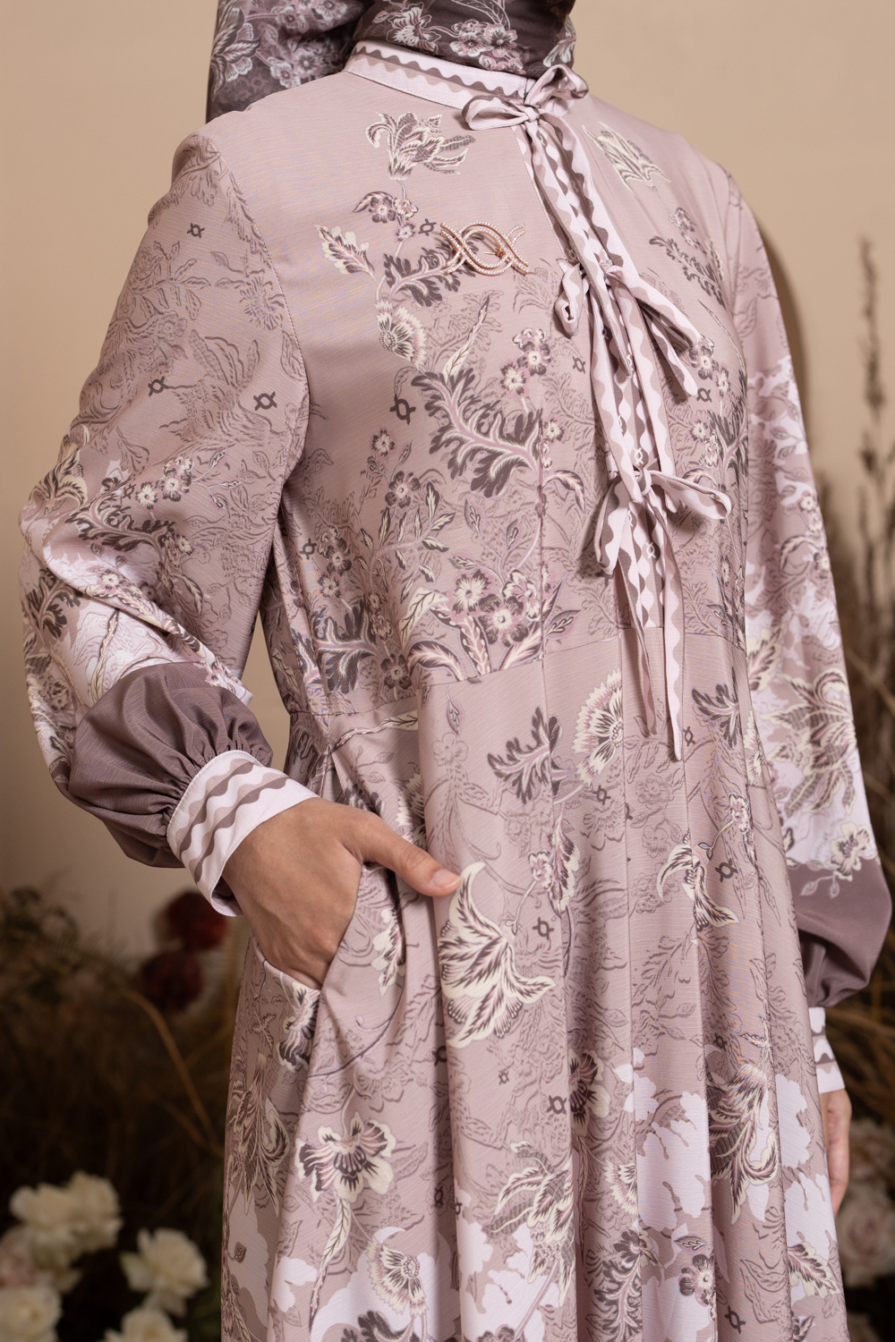 Semantik Dress (Minor) Antique Shell