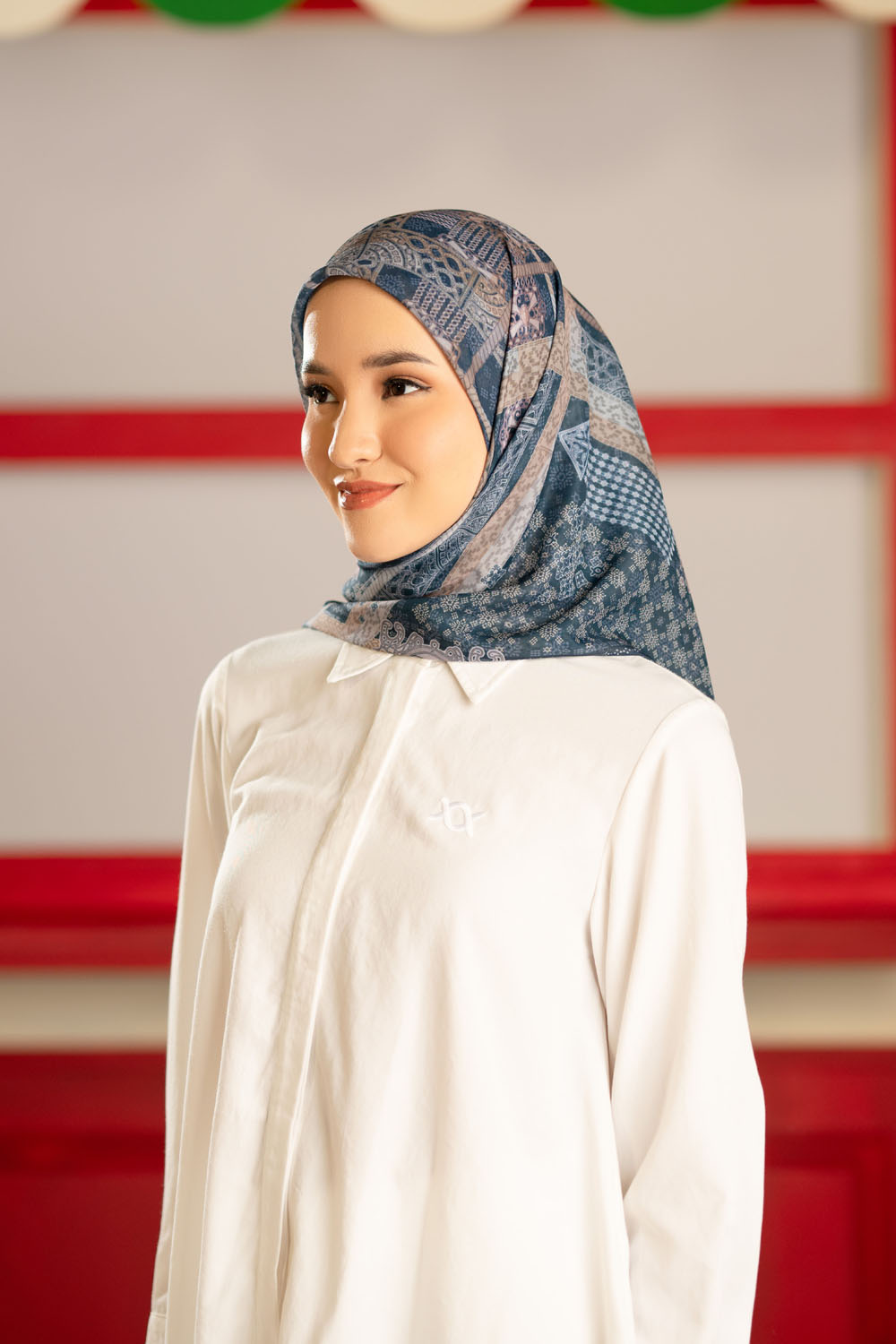 Neera Scarf