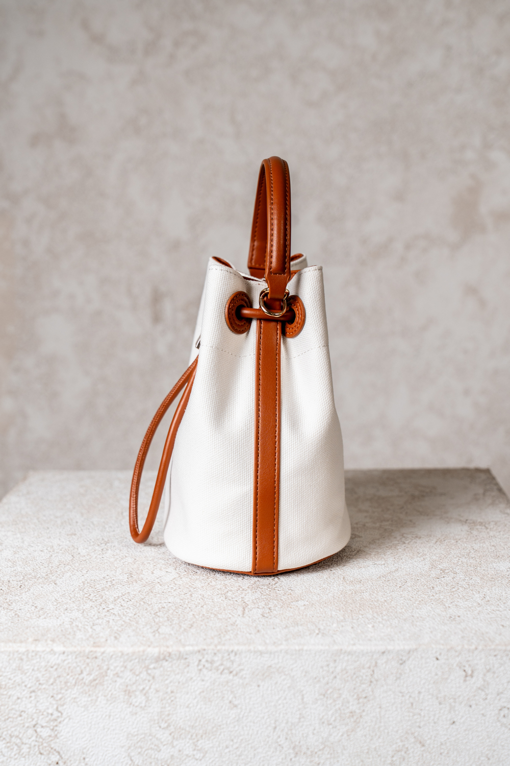 Ava Bucket Bag Medium