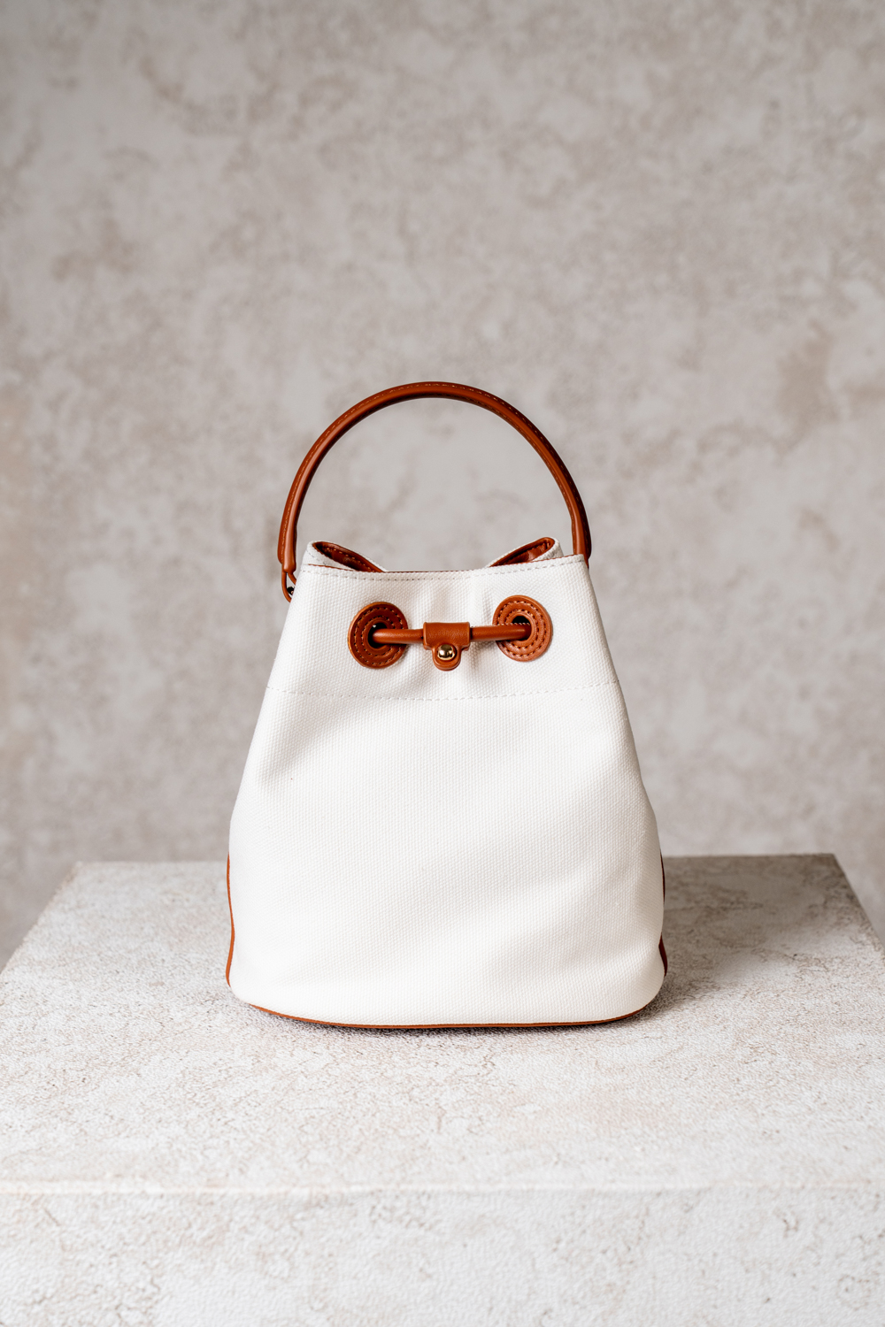 Ava Bucket Bag Medium