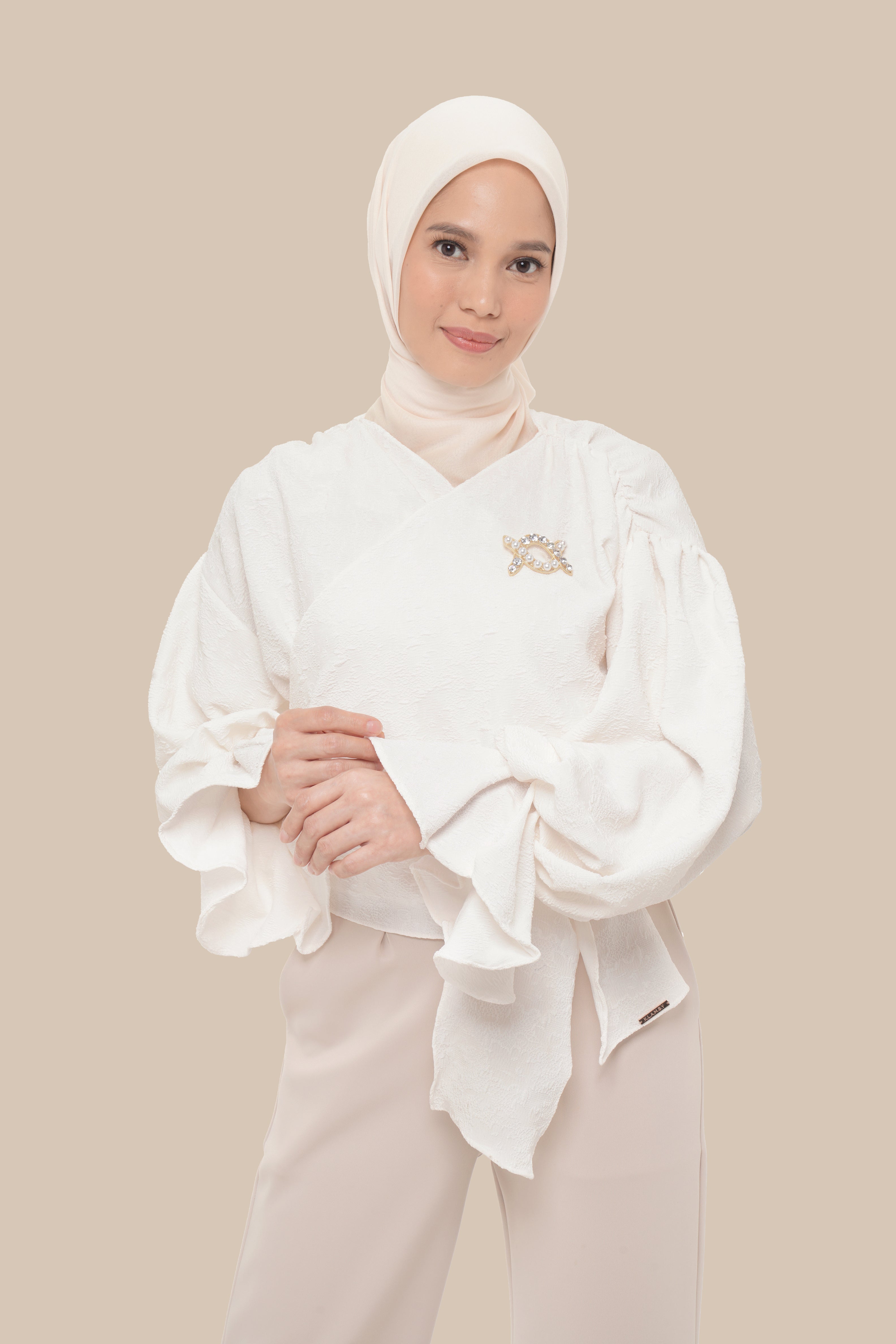 Samantha Outer White