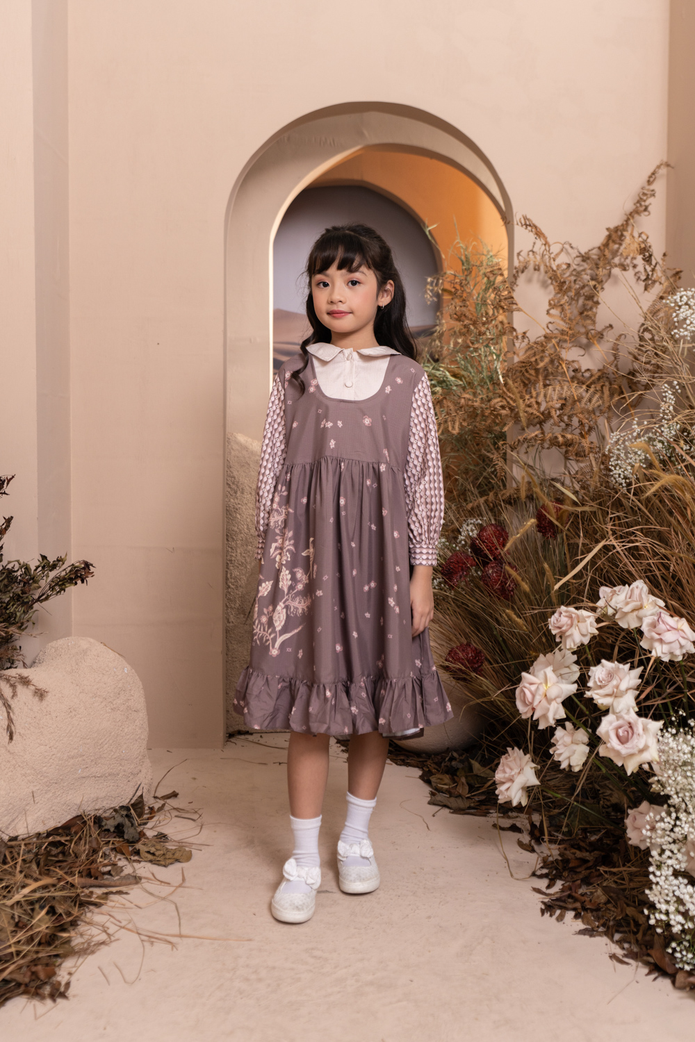 Semantik Dress Girl (Minor) Antique Shell