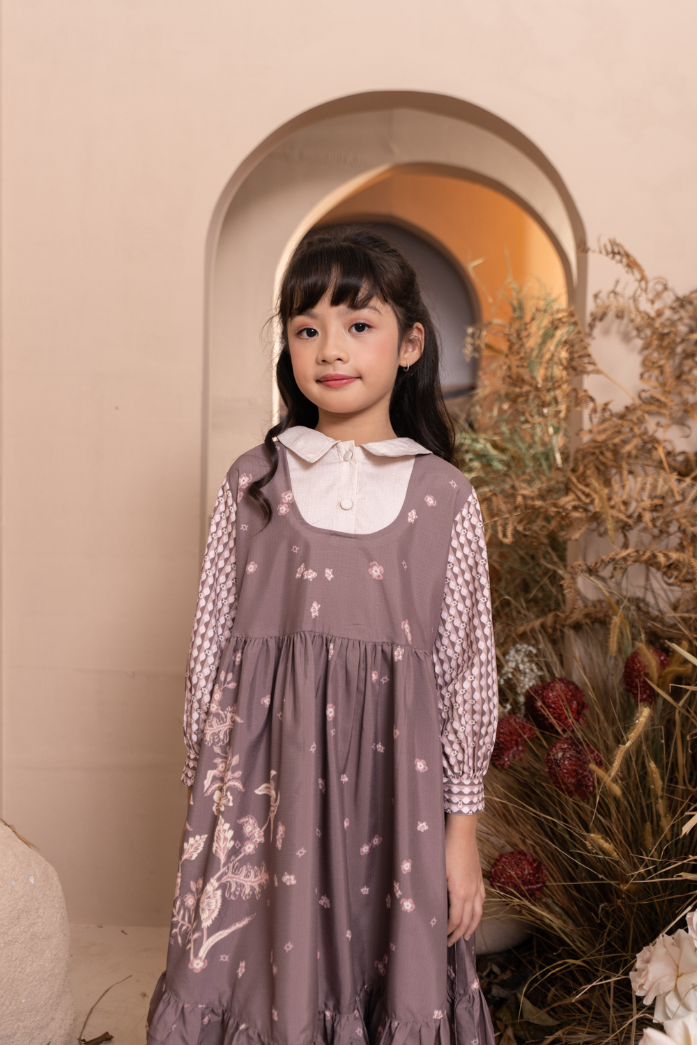 Semantik Dress Girl (Minor) Antique Shell
