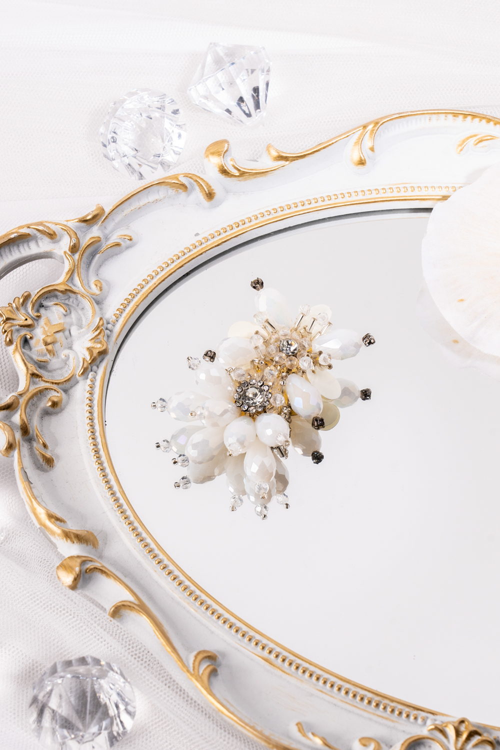 Kaizy Brooch White