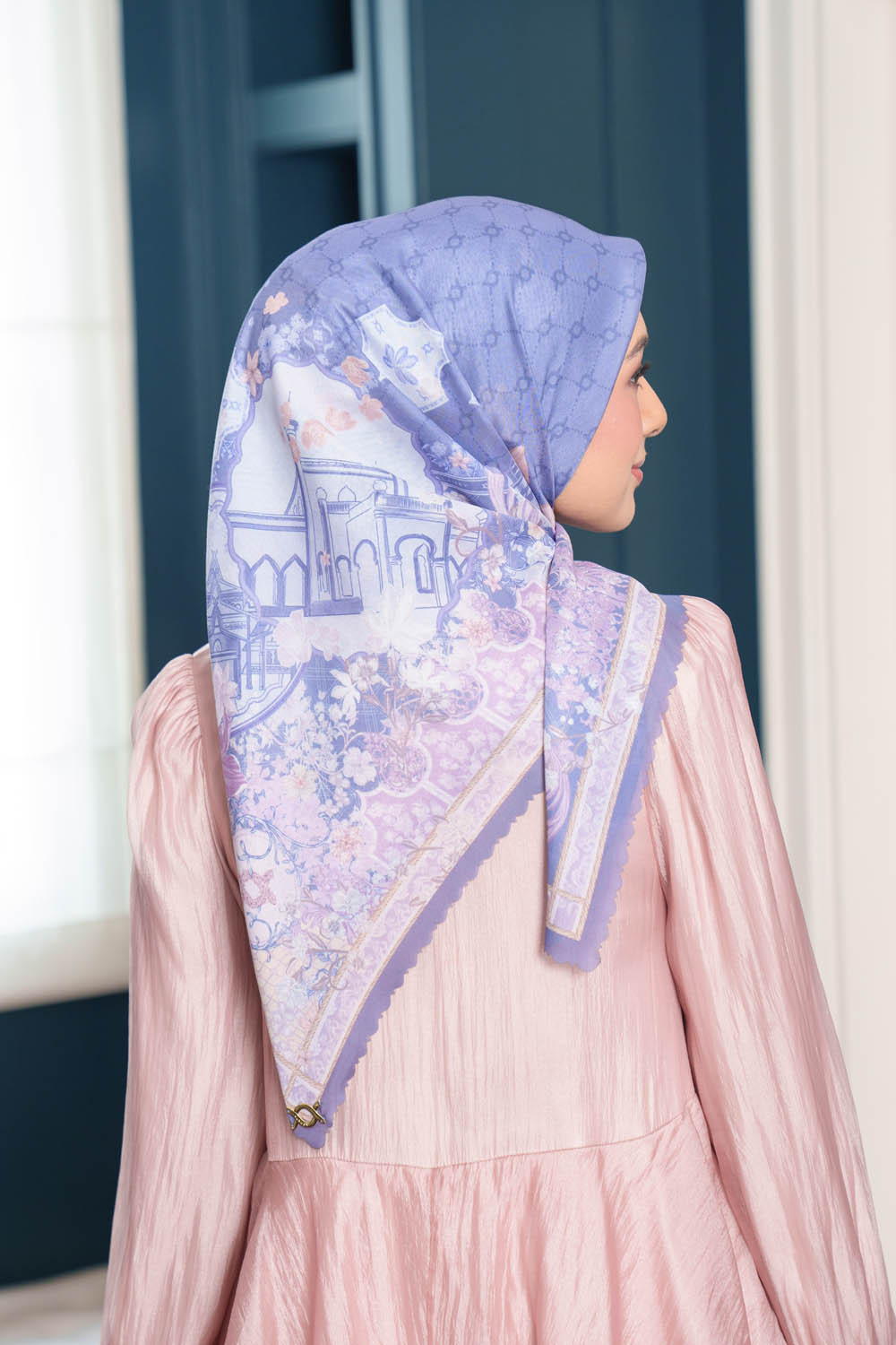 Nuratika Scarf