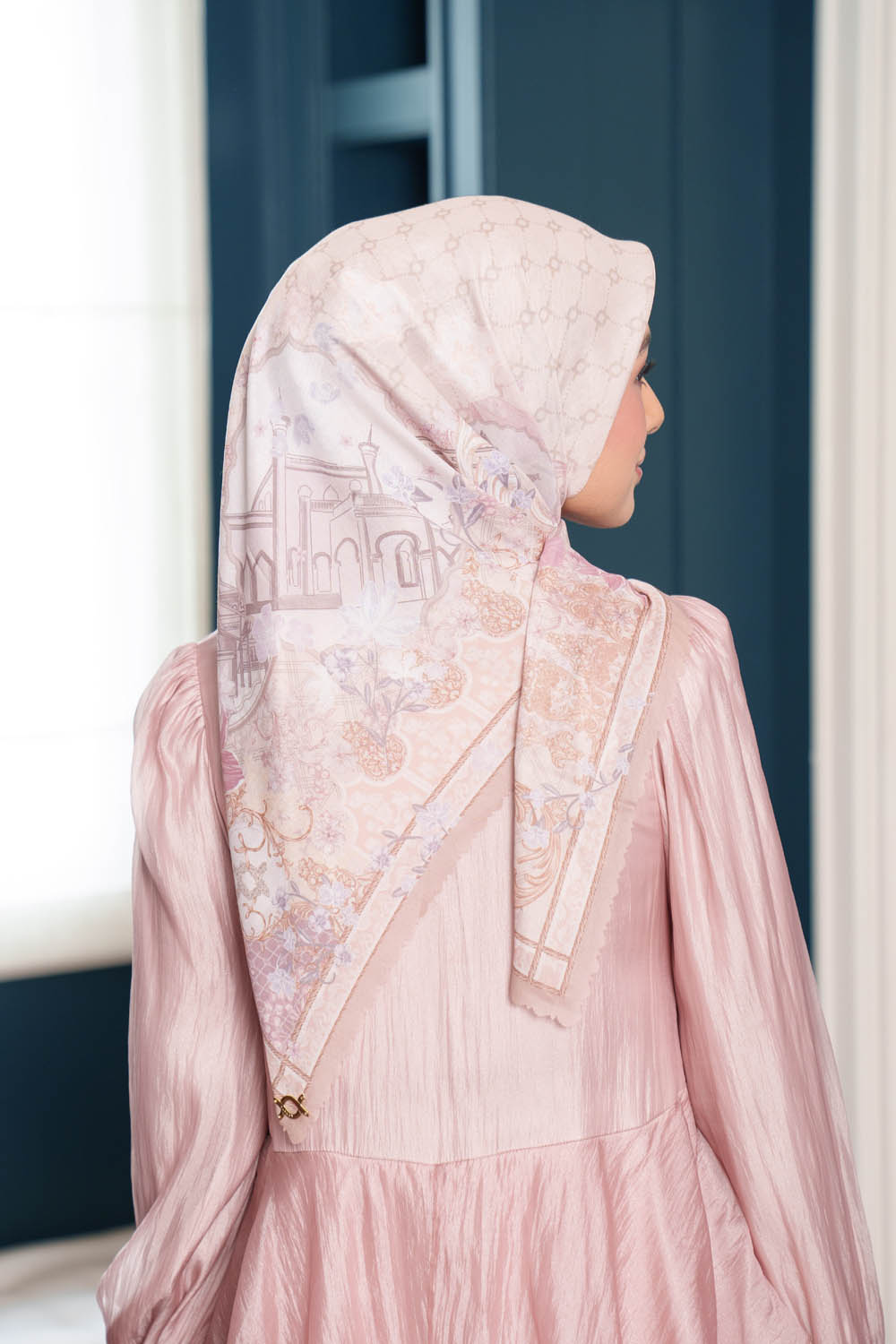 Nuratika Scarf