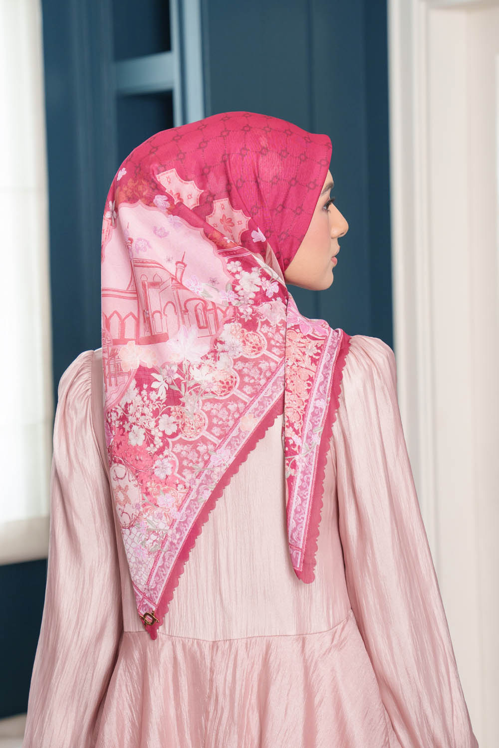 Nuratika Scarf
