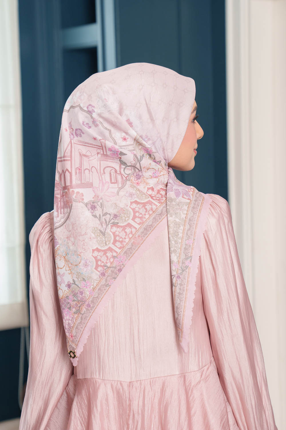 Nuratika Scarf