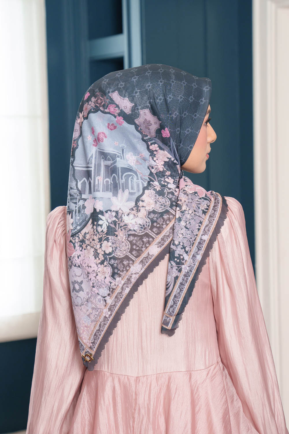 Nuratika Scarf