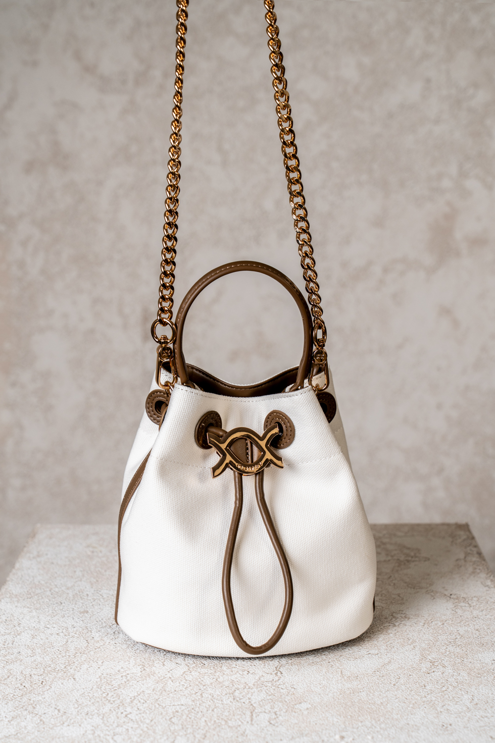 Ava Bucket Bag Medium (Minor)