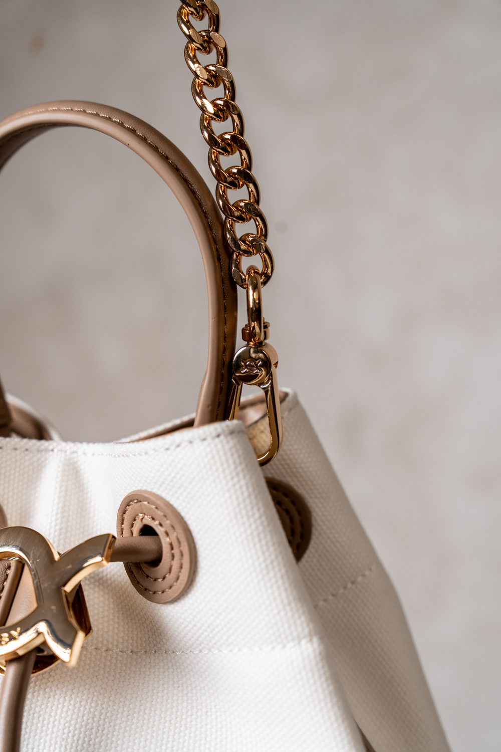Ava Bucket Bag Medium (Minor)