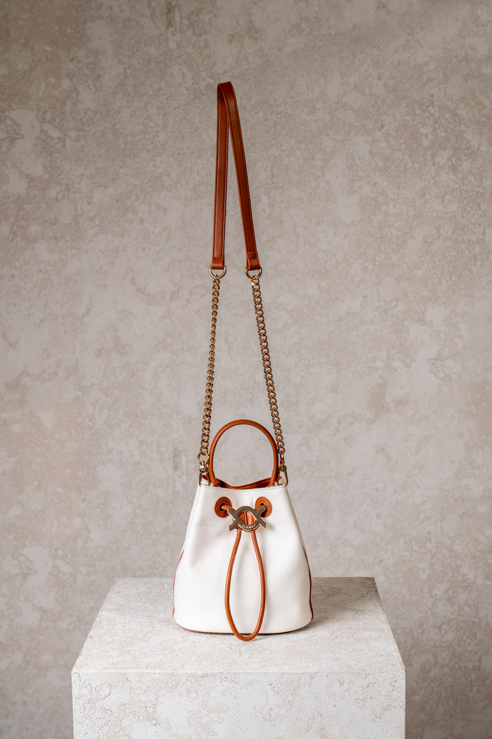 Ava Bucket Bag Medium (Minor)