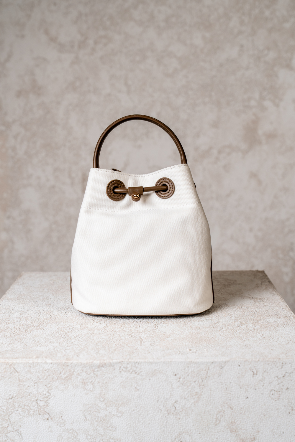 Ava Bucket Bag Medium (Minor)