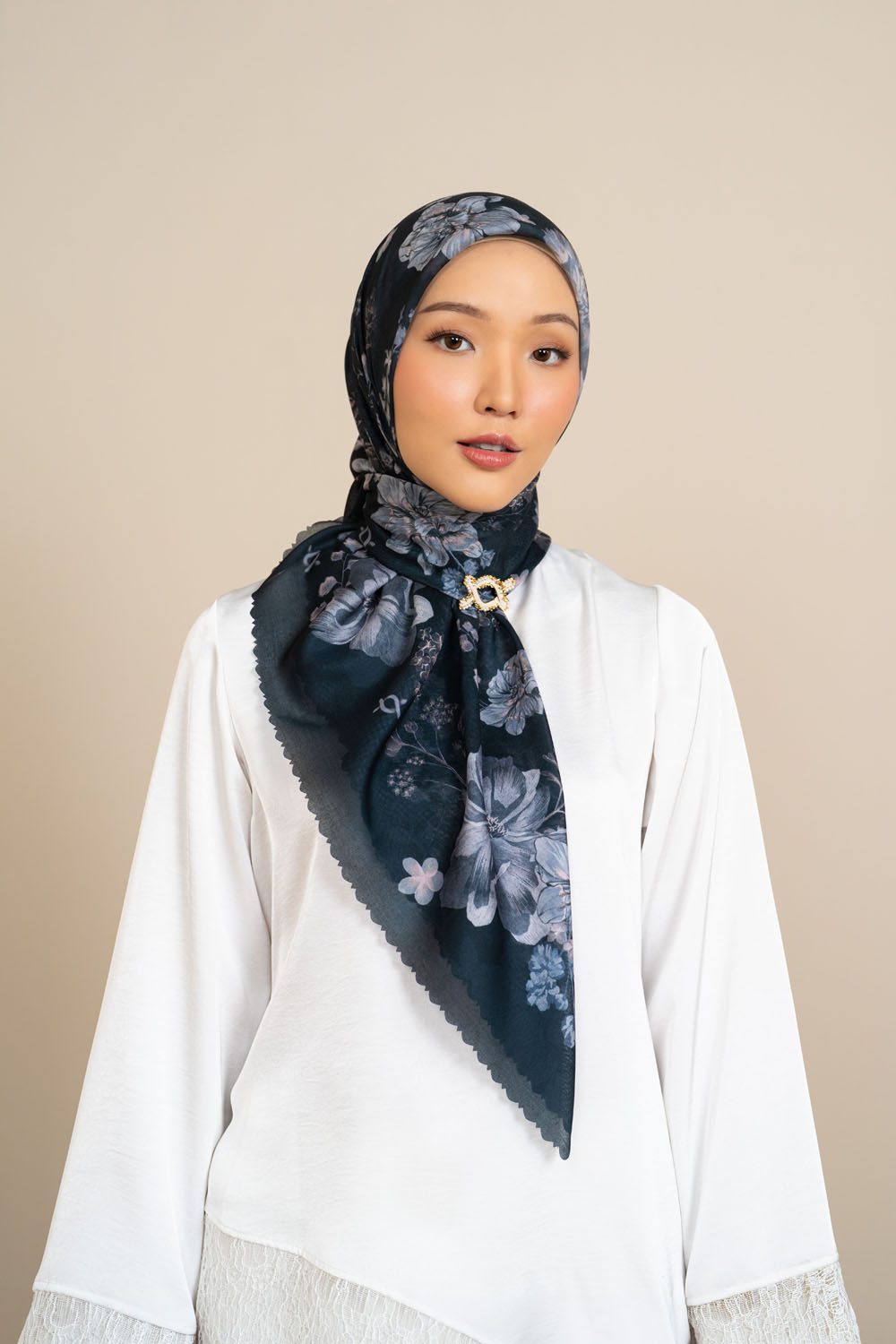 Selia Scarf