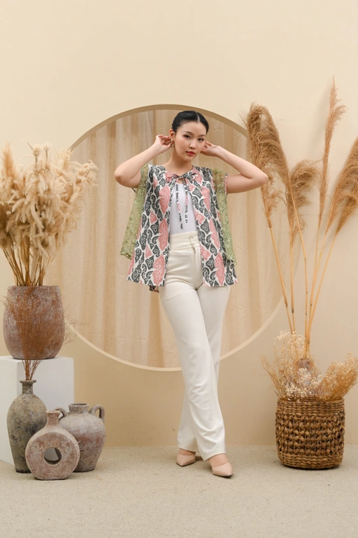 Image of NAYOMI VEST