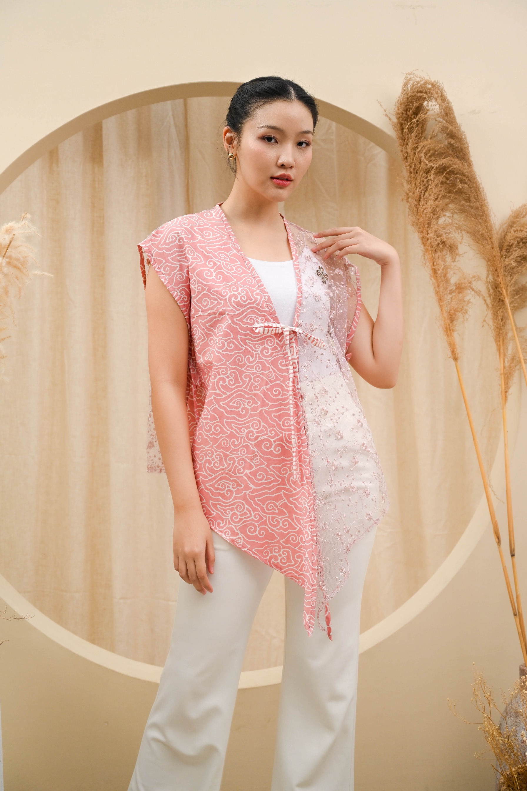 ELARIA VEST