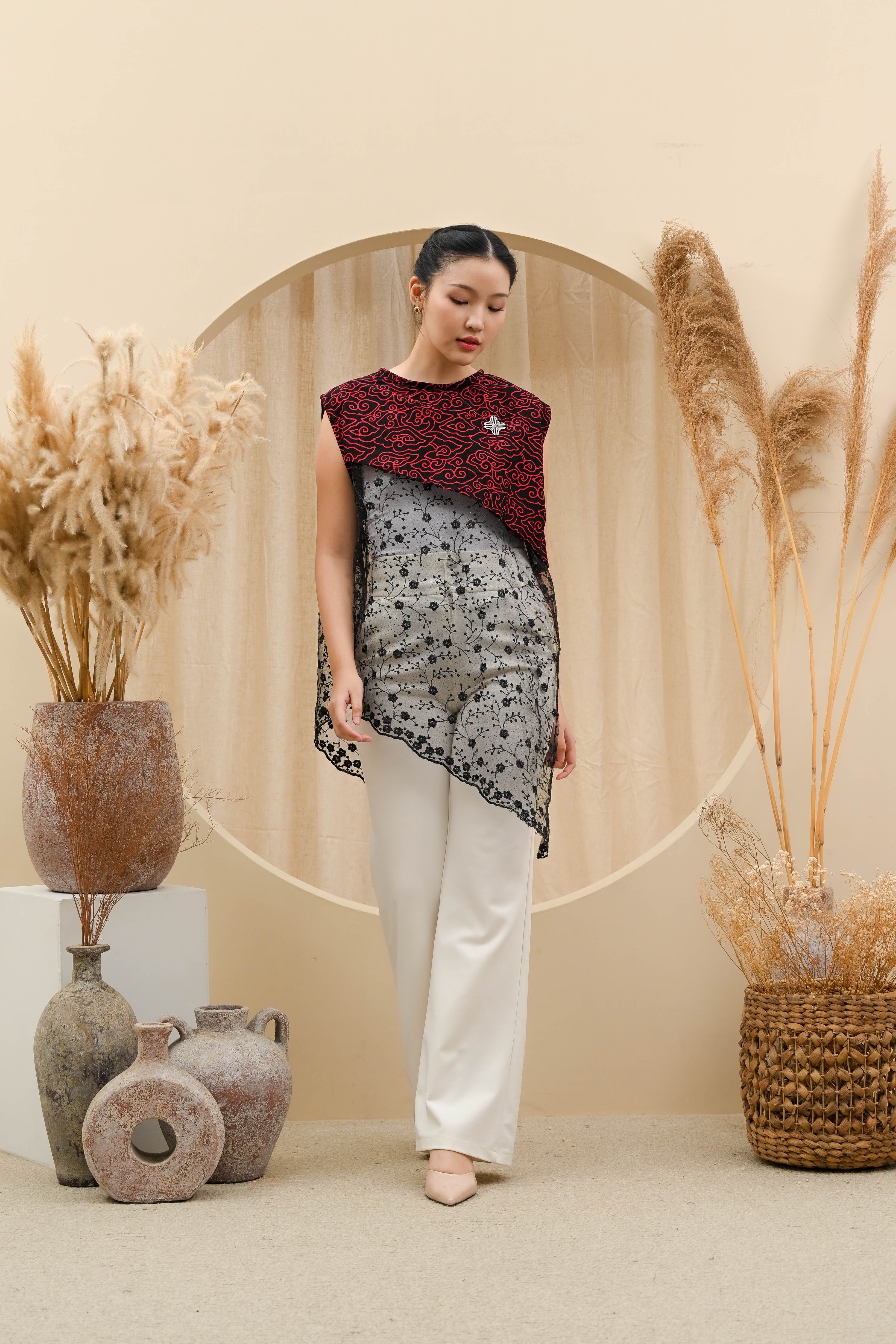 ARUNIKA VEST