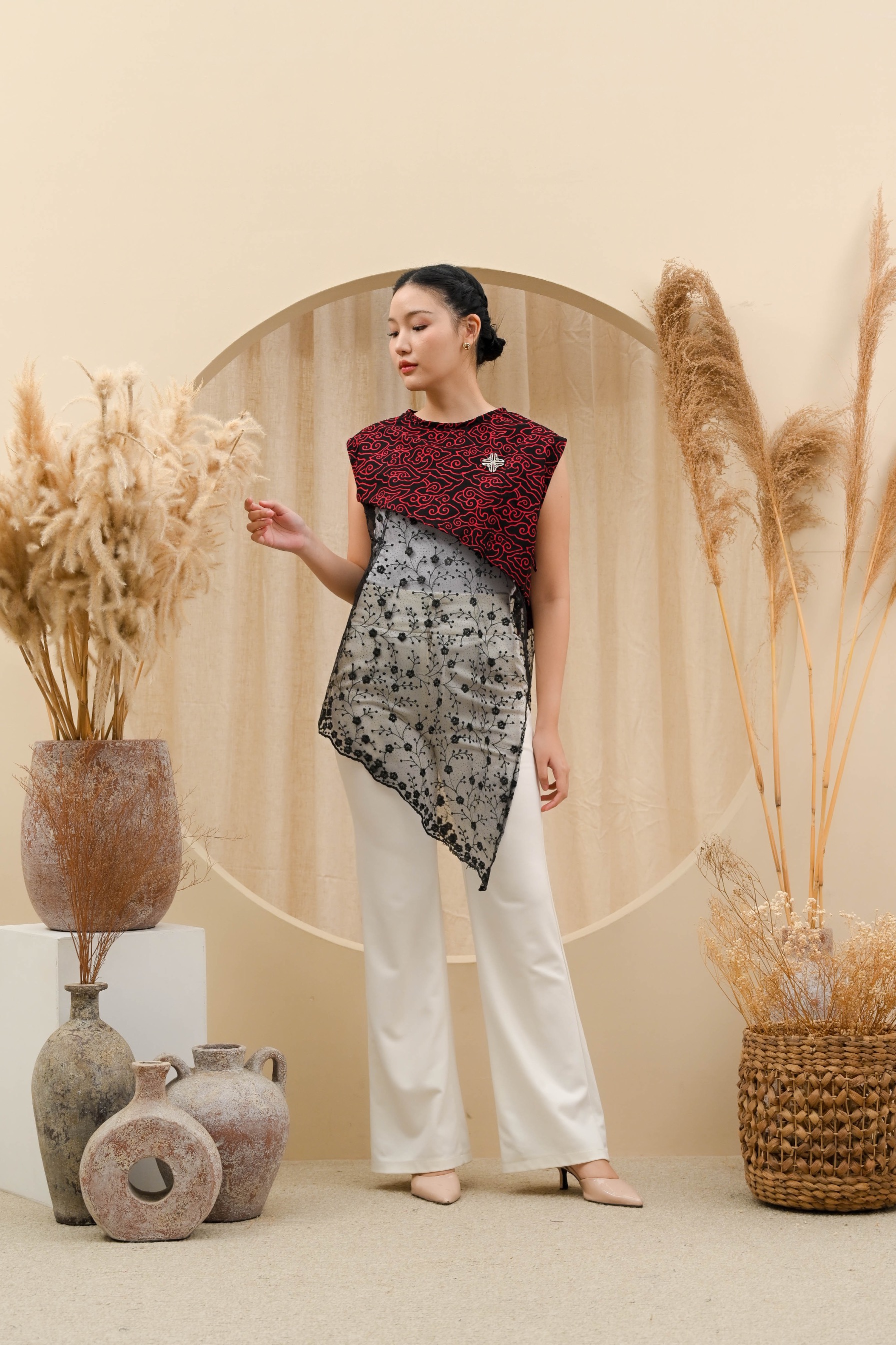 ARUNIKA VEST