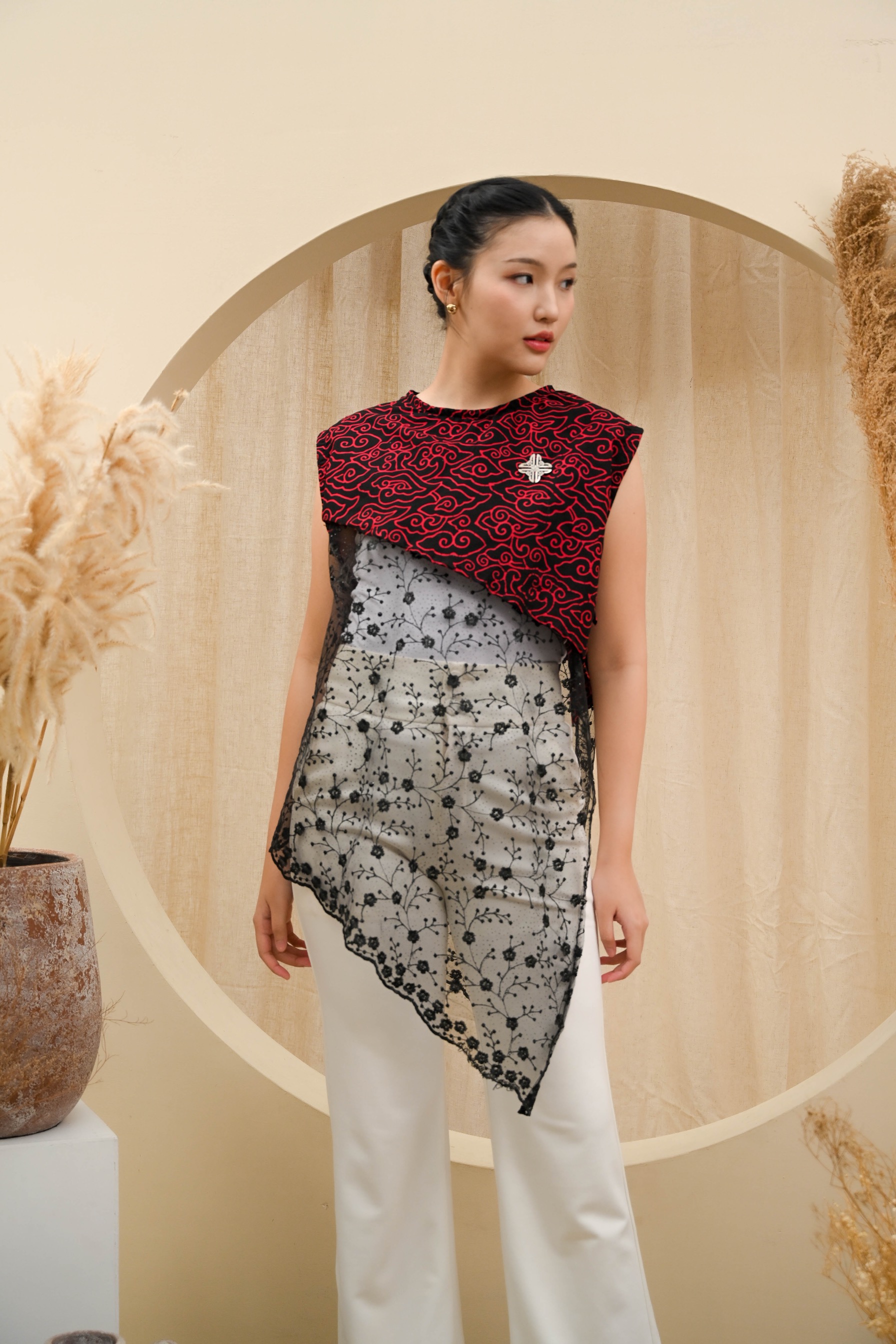 ARUNIKA VEST