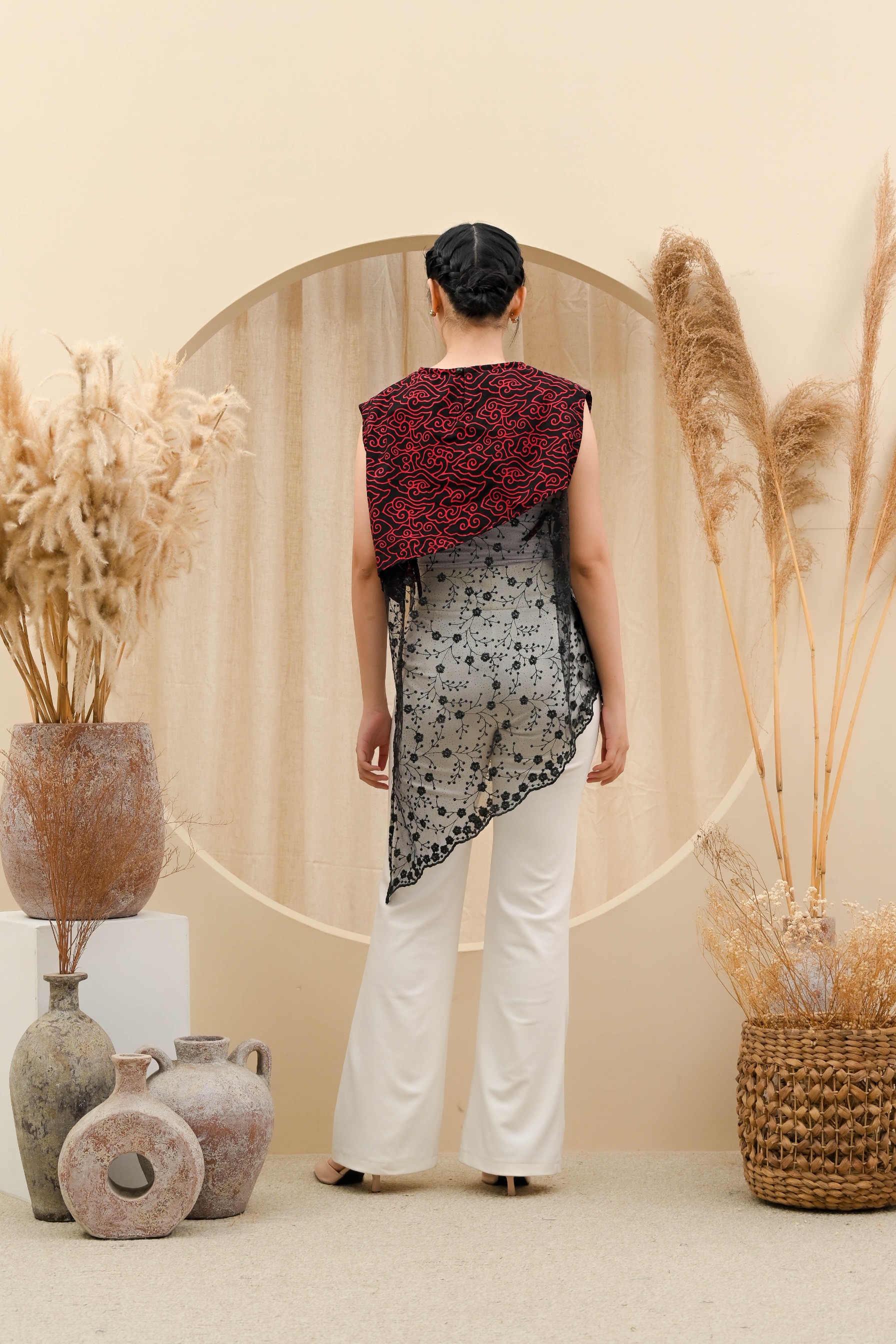 ARUNIKA VEST