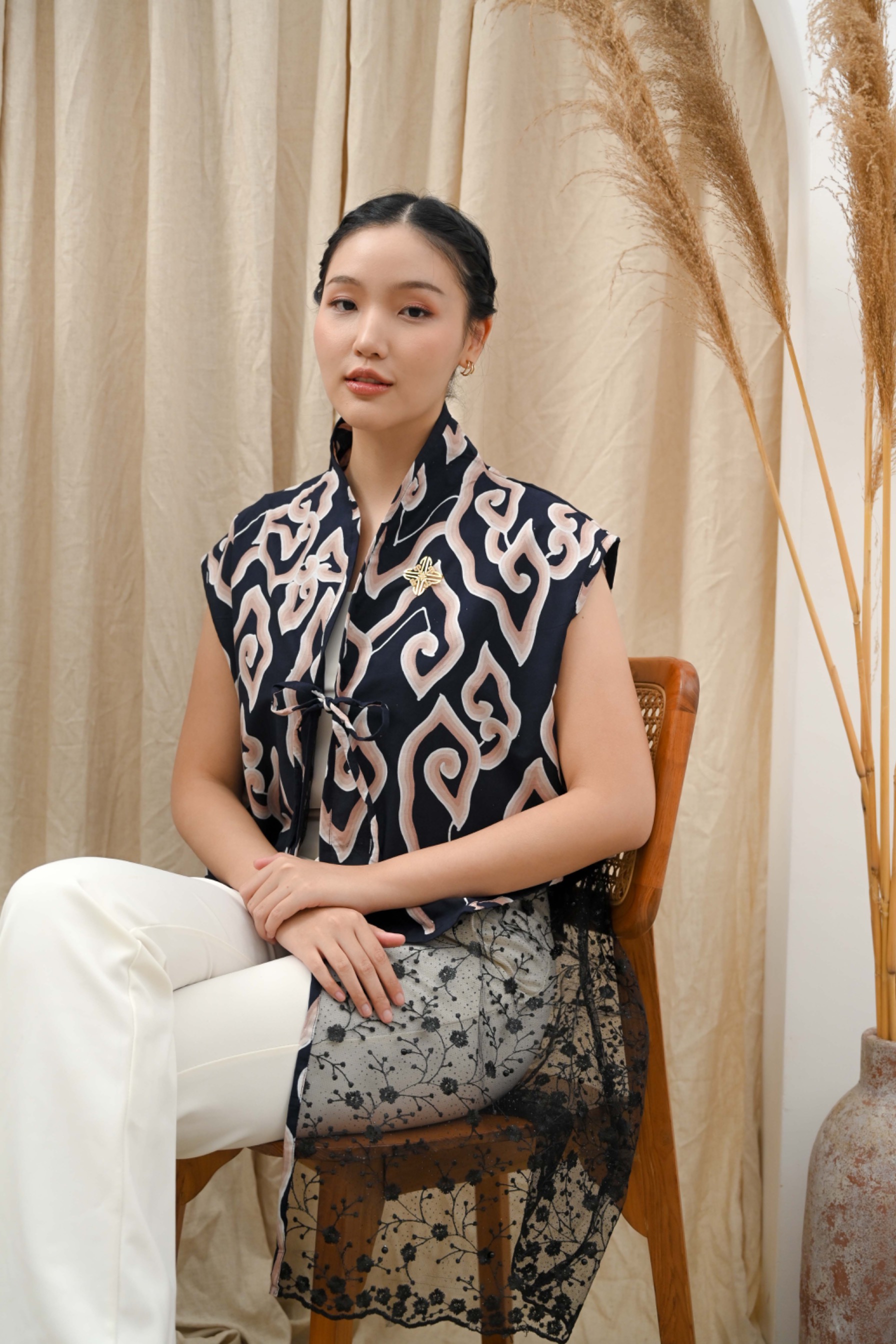 ARSENIA VEST