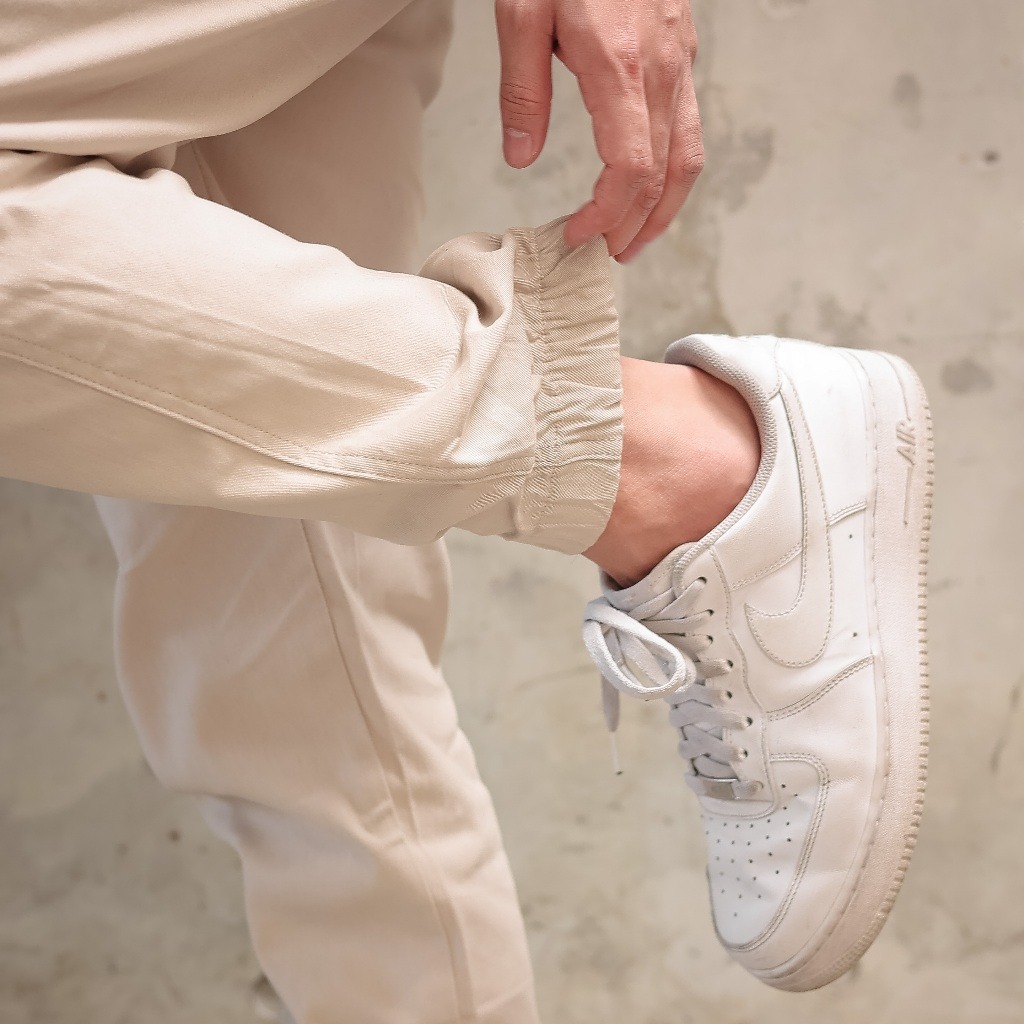Delibra Celana Jogger Panjang Light Cream