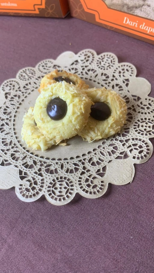 Image of THUMBPRINT COOKIES BANANA CAKE BAPAK