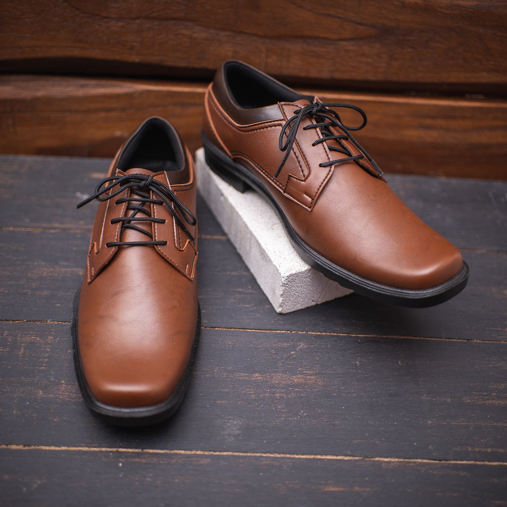 PAULMAY - Sepatu Formal Slip on Pria Wina 70
