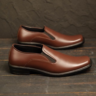 PAULMAY - Sepatu Formal Slip on Pria Wina 75