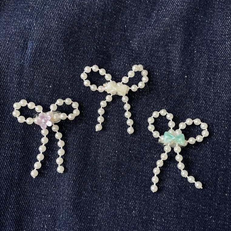 Ribbon Bow pin badge Elzaara X Colour Company