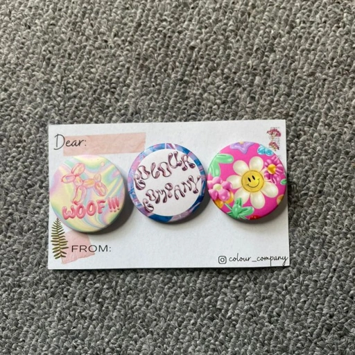 Image of Hologram pin badge by colour company - 1 SET ISI 3 PCS