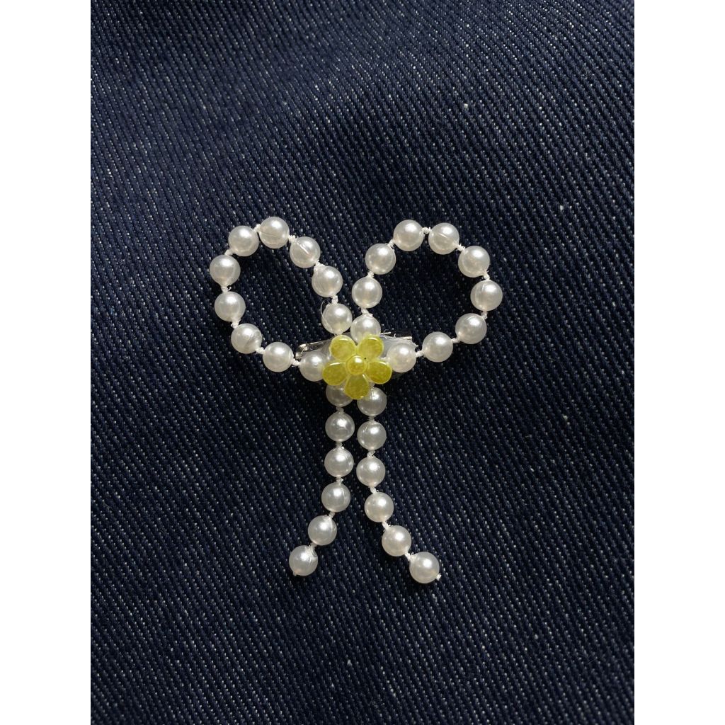Ribbon Bow pin badge Elzaara X Colour Company